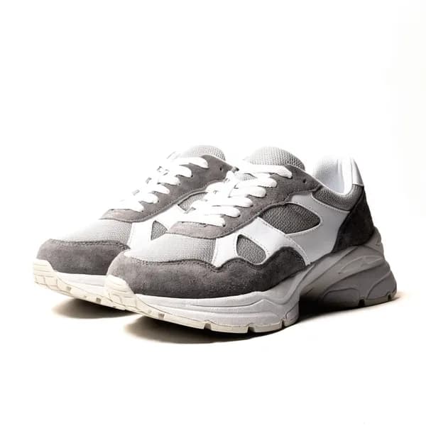 chunky dad sneakers